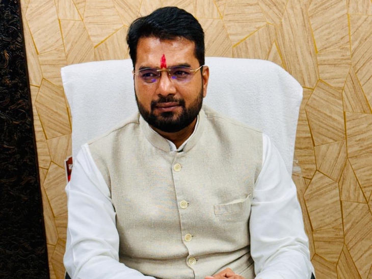 नेता प्रतिपक्ष आकाश तिवारी ने कहा- निगम प्रबंधन पूरी तरह विफल।