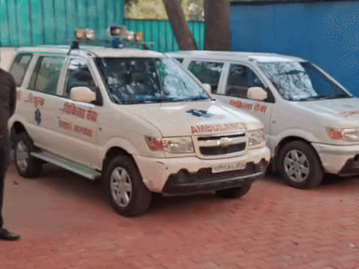 गोपाल भार्गव की ओर से मरीजों को भोपाल तक आने-जाने के लिए फ्री एंबुलेंस की व्यवस्था की गई है।