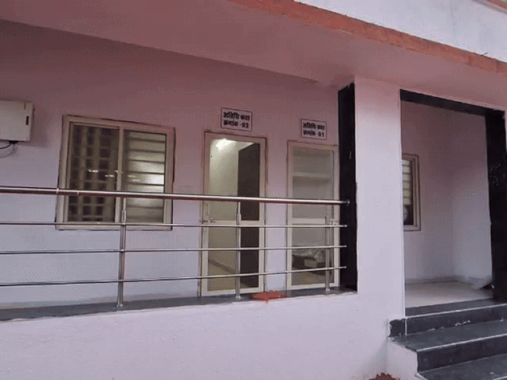 प्रतियोगी परीक्षाओं के लिए आने वाले गरीब स्टूडेंट्स को भी रूकने की व्यवस्था की गई है।