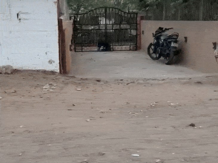 अबान शकील भोपाल में कोहेफिजा इलाके के इसी घर में रहता है।