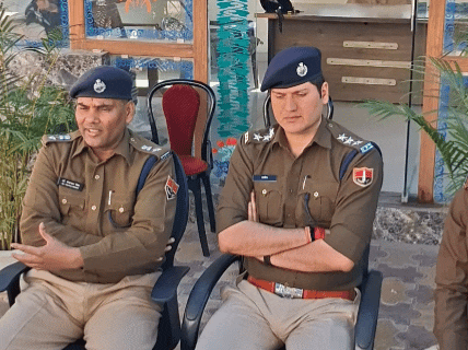 सीकर एडिशनल एसपी डॉ तेजपाल सिंह ने प्रेस कॉन्फ्रेंस करके मामले का खुलासा किया। इस दौरान सीओ संदीप चौधरी भी मौजूद रहे।