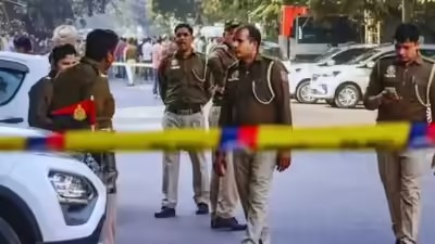 पुलिस के मुताबिक दोनों छात्राएं स्पोर्ट्स कोचिंग ले रहीं थी, और हॉस्टल में ही रह रही थीं।