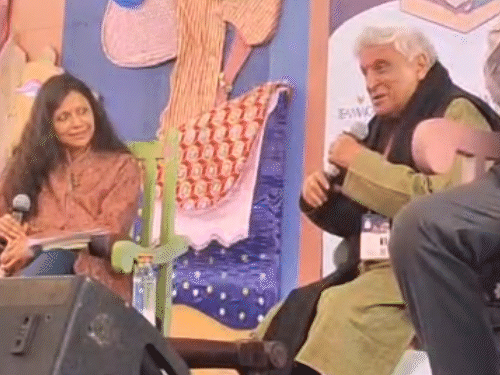 जेएलएफ में 'जावेद अख्तर: पॉइंट्स ऑफ व्यू' में जावेद अख्तर के साथ राइटर वरीशा फरासत ने बातचीत की।