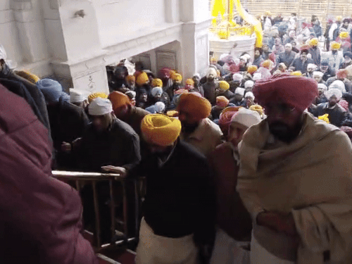 गोल्डन टेंपल में कड़ी सुरक्षा के बीच पंहुचे सीएम भगवंत मान।