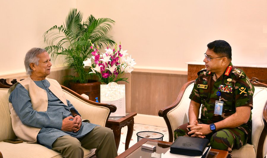 Bangladesh Army Chief Wakar-uz-Zaman with interim government head Mohammad Yunus. (File Photo)