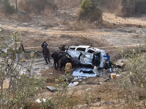 हादसे के पुलिस घटनास्थल पर पहुंची और दोनों शवों के अवशेषों को कब्जे में लिया।