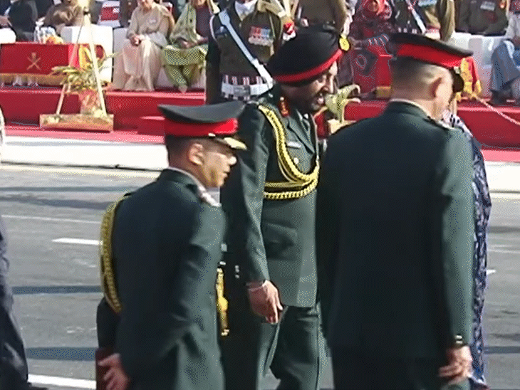 आर्मी-डे परेड में चीफ ऑफ डिफेंस स्टाफ (CDS) जनरल अनिल चौहान। वह सुबह करीब दस बजे जयपुर के महल रोड स्थित परेड में पहुंचे थे।