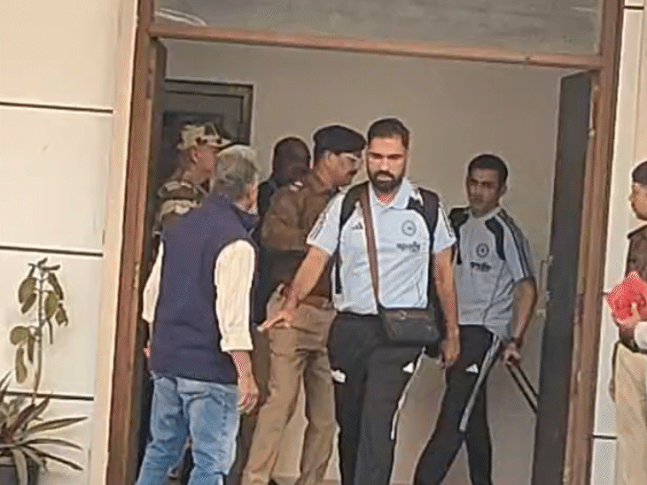 कोच गौतम गंभीर और अन्य खिलाड़ी होटल के लिए पहुंचे।