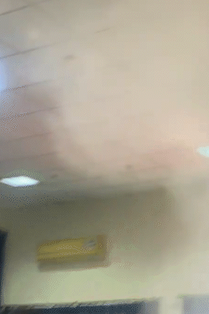 मायावती की प्रेस कॉन्फ्रेंस के दौरान स्पार्किंग की वजह से धुआं निकलने लगा। इससे अफरा-तफरी के हालात बन गए।