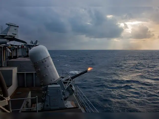 USS अब्राहम लिंकन ने साउथ चाइना सी में 12 जनवरी को लाइव फायरिंग अभ्यास किया