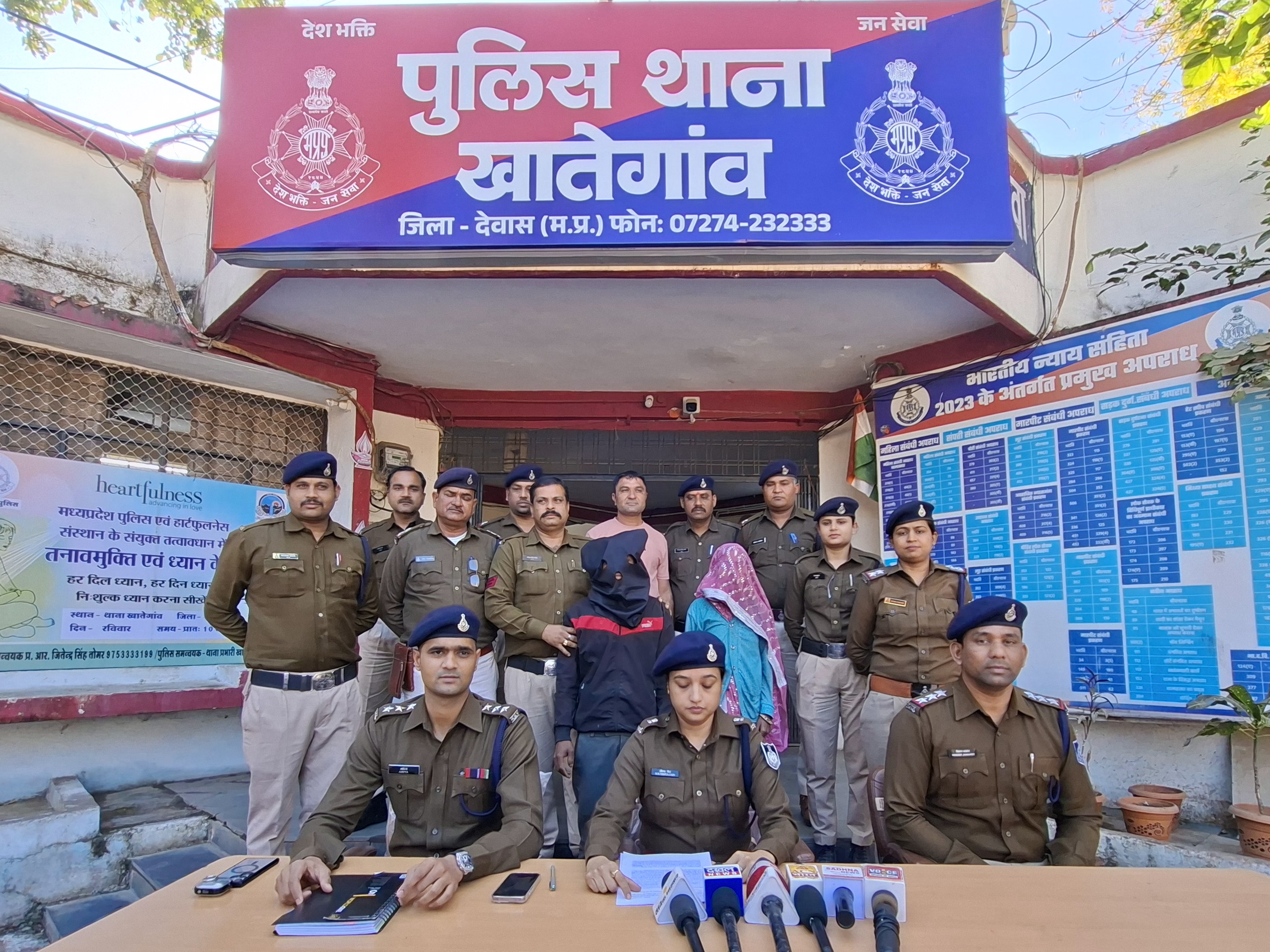 पुलिस की गिरफ्त में आरोपी देवर-भाभी।
