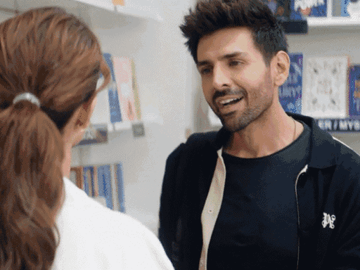 ફિલ્મનું ડિરેક્શન સમીર વિદ્વાંસે કર્યું હતું.