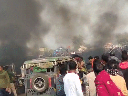 पश्चिम बंगाल के मुर्शिदाबाद जिले के बेलडांगा में एक प्रवासी मजदूर की झारखंड में मौत को लेकर हालात तनावपूर्ण हो गए हैं।