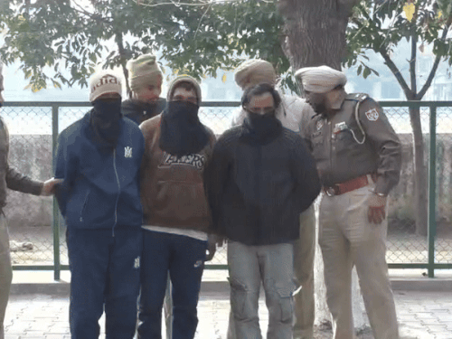 पुलिस ने पकड़े हत्यारोपी।