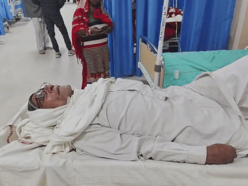 जींद सिविल अस्पताल में भर्ती घायल बुजुर्ग।