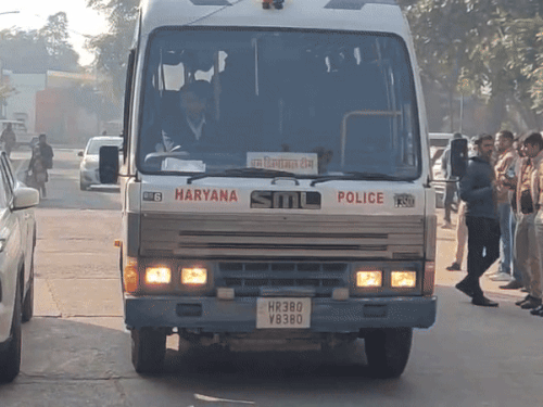 हिसार से पहुंची बम निरोधक टीम।