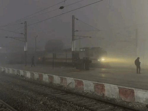 यह वही जगह है, जहां बुधवार रात 2:15 बजे दोनों ने ट्रेन के आगे खड़े होकर जान दी।