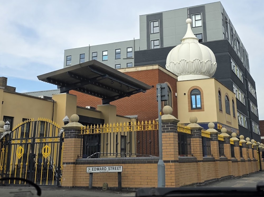 ब्रिटेन के वेस्ट ब्रॉमविच स्थित श्री गुरुद्वारा साहिब, जहां पर कच्चा मांस फेंककर बेअदबी की गई।