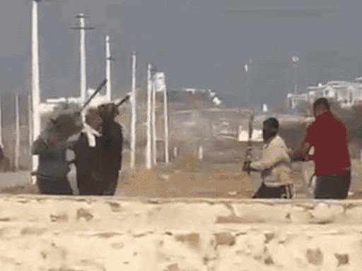 अजमेर में एक ही परिवार के लोगों में जमीन विवाद को लेकर लाठी-डंडों से 8 जनवरी को जानलेवा हमला हुआ जिसमें करीब एक दर्जन लोग घायल हुए हैं।