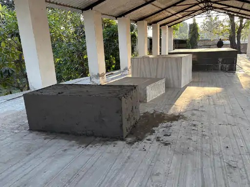 जोधपुर के चौपासनी रोड पर स्थित मिर्धा फार्म हाउस के अंदर बने इस समाधि स्थल को लेकर विवाद है।