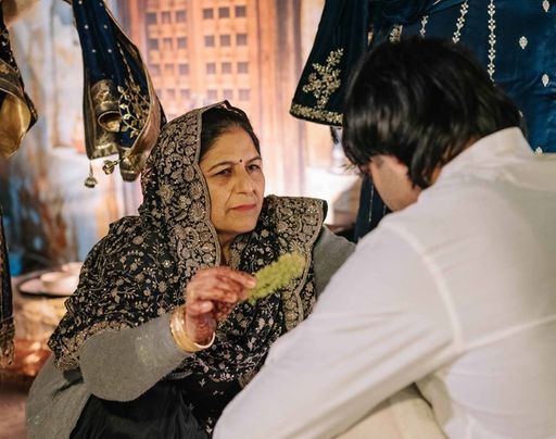 शादी के प्रोग्राम में हिमानी की मां नीरज के साथ रस्म निभाते हुए- फाइल फोटो।