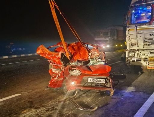 रिंकेश की कार खराब थी। इसलिए चाची के साथ उनकी कार से उदयपुर गए थे।