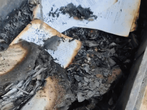 जैसलमेर के धोलिया गांव में शुक्रवार शॉर्ट सर्किट से लगी आग में सोने चांदी के गहने समेत दस्तावेज जले।