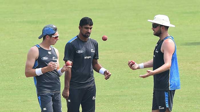 न्यूजीलैंड टीम ने शुक्रवार को इंदौर में आखिरी वनडे मुकाबले से पहले प्रैक्टिस की।