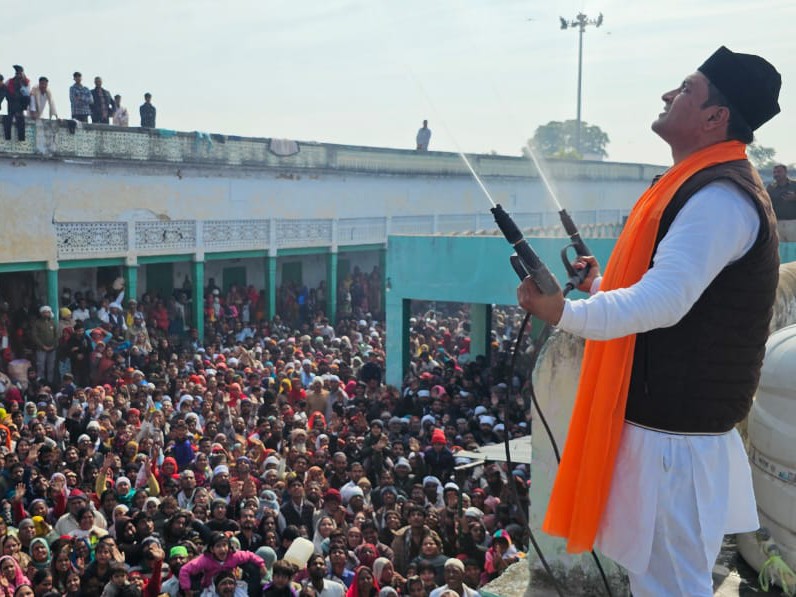 कुल की रस्म पूरी होने पर जायरीनों पर छिंटे दिए गए, जिसके बाद उन्होंने मन्नतें मांगीं और दुआएं कीं।