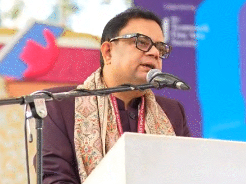 जाने-माने लेखक और अयोध्या के पूर्व राजपरिवार के सदस्य यतींद्र मिश्र ने कहा- मैंने डेढ़ साल में अपनी मां और पिता को खोया है। काश उनको मैं ये अवॉर्ड दिखा पाता।