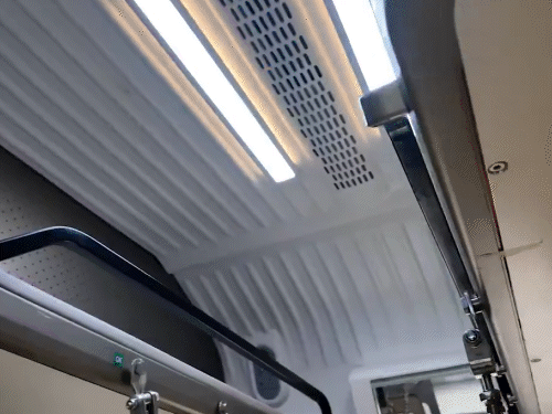 ट्रेन के सभी कोच में इंटीरियर लुक भी शानदार नजर आ रहा है।