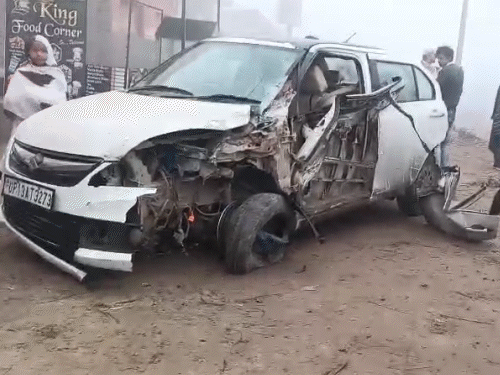 यूपी के अमरोहा में घने कोहरे के कारण कई वाहन आपस में टकरा गए।