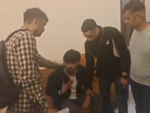 कोलकाता में किराए का फ्लैट लेकर राजस्थान का एक लाख रुपए का इनामी ड्रग तस्कर रमेश विश्नोई रह रहा था। उसे ANTF की टीम ने 16 जनवरी को पकड़ा।