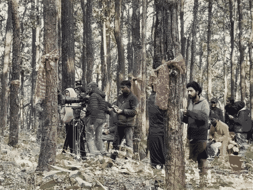 দেরাদুনের ঐতিহাসিক ও প্রাকৃতিকভাবে সমৃদ্ধ খালাঙ্গা বনে ছবিটির শুটিং হয়েছে।