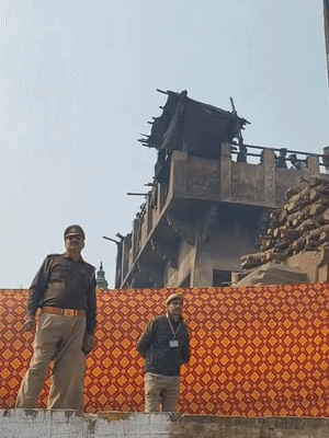 मणिकर्णिका घाट पर पुलिस बल तैनात है। आज सीएम योगी घाट का निरीक्षण करेंगे।