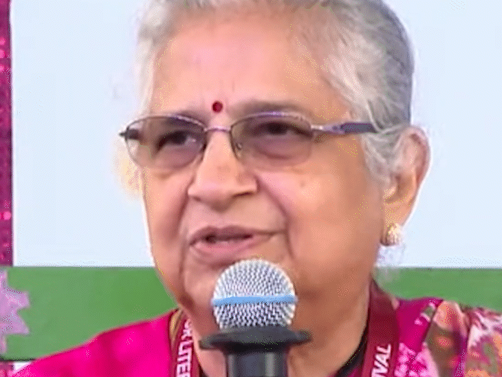 JLF में राज्यसभा सांसद और लेखिका सुधा मूर्ति ने अपनी मदरलैंड, मदर लेंग्वेज के बारे में बात की।