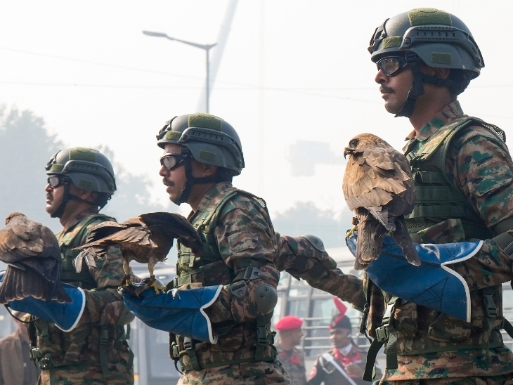 परेड में ड्रोन की निगरानी और उनकी निष्क्रियता के लिए प्रशिक्षित चार शिकारी पक्षियों का एक दल भी शामिल होगा।