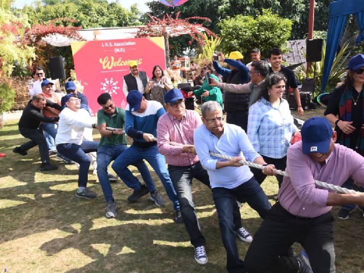 सर्विस मीट के दूसरे दिन रस्सी खींच प्रतियोगिता का आयोजन किया गया।