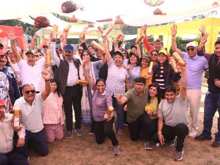 प्रतिभागियों को ब्लू, रेड, ग्रीन और येलो टीम में विभाजित किया गया।