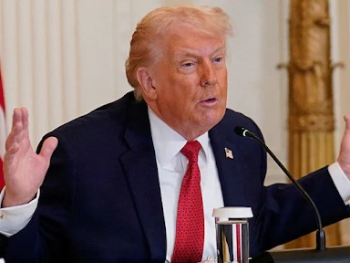 ट्रम्प कई बार ग्रीनलैंड पर कब्जे की बात कह चुके हैं। उन्होंने ग्रीनलैंड पर कब्जे के पीछे की वजह नेशनल सिक्योरिटी को बताया। - Dainik Bhaskar