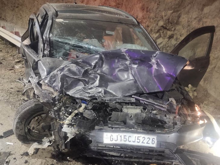 गुजरात नंबर की इसी कार ने उदयपुर नंबर की कार को टक्कर मार दी। इस हादसे में 6 लोग गंभीर रूप से घायल हुए हैं।