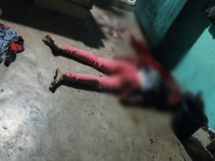 घर पर खून से सनी रानू साहू की लाश पड़ी थी। गले पर गहरे घाव के निशान थे।