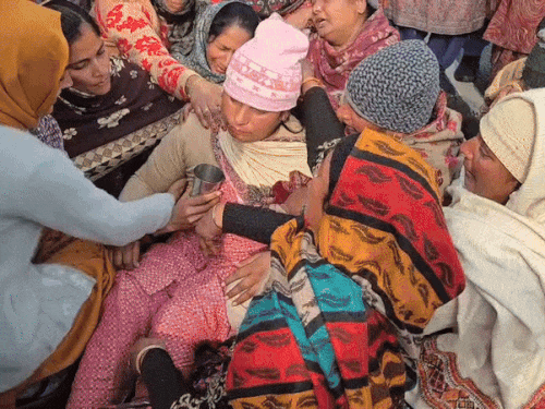 परिजनों का रो-रो कर बुरा हाल।