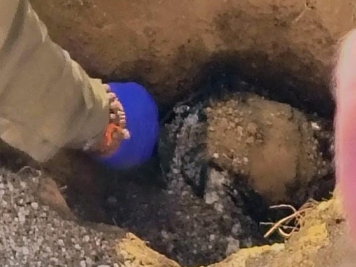 आरोपियों ने हत्या के बाद सिर को ग्राम डिग्गी में गड्ढे में दबा दिया।