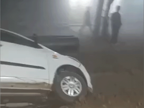 Car fell into a pit in Jalandhar and eyewitnesses giving information about the accident.