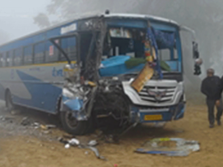 बठिंडा में सिलेंडर से भरे ट्रक से टकराकर क्षतिग्रस्त हुई बस और जख्मी हुई सवारियां। - Dainik Bhaskar