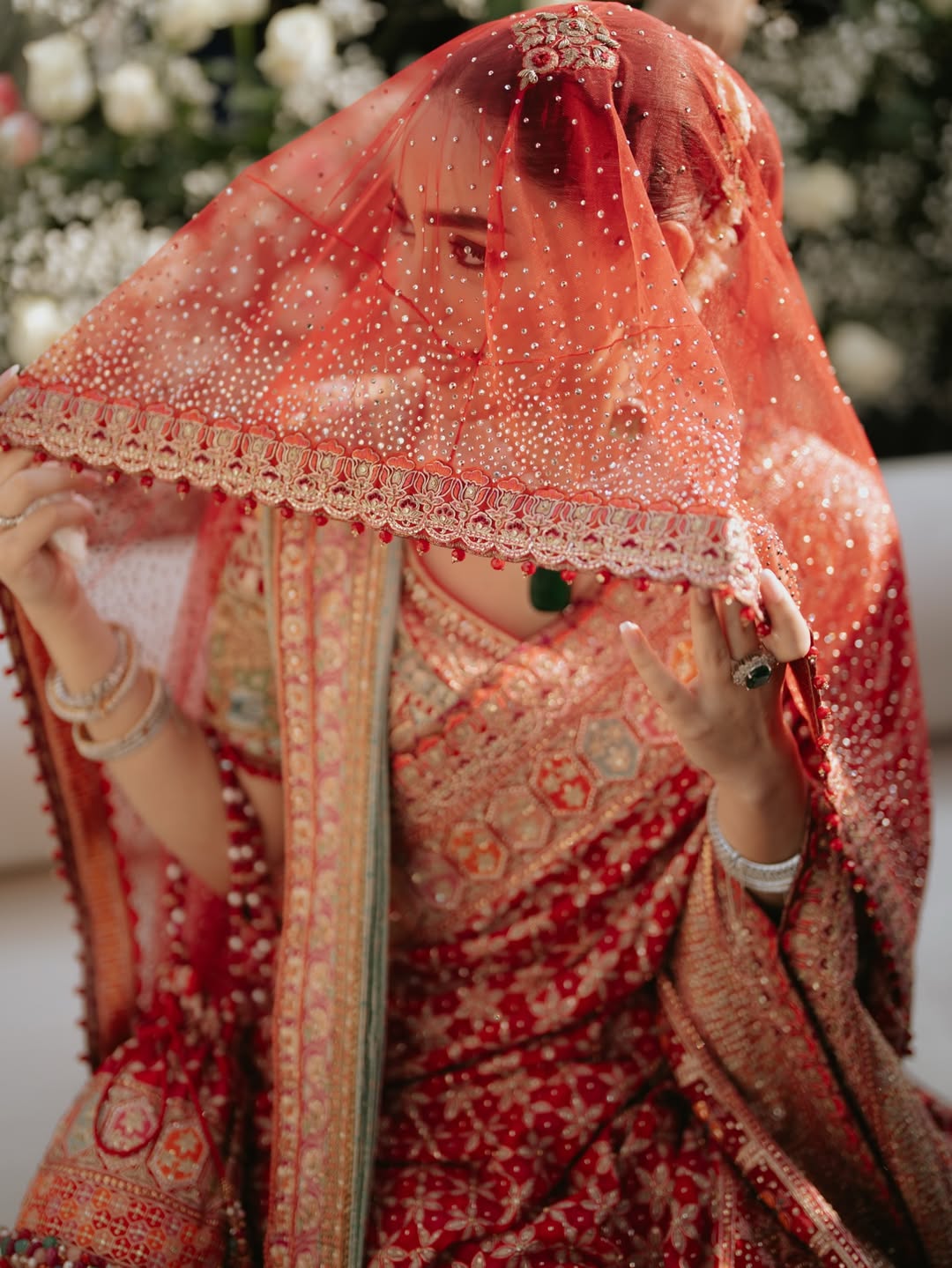 शंजे अली रोहेल ने शादी में भारतीय डिजाइनर तरुण तहिलियानी की डिजाइन की हुई साड़ी पहनी। (इमेज क्रेडिट- सोशल मीडिया)