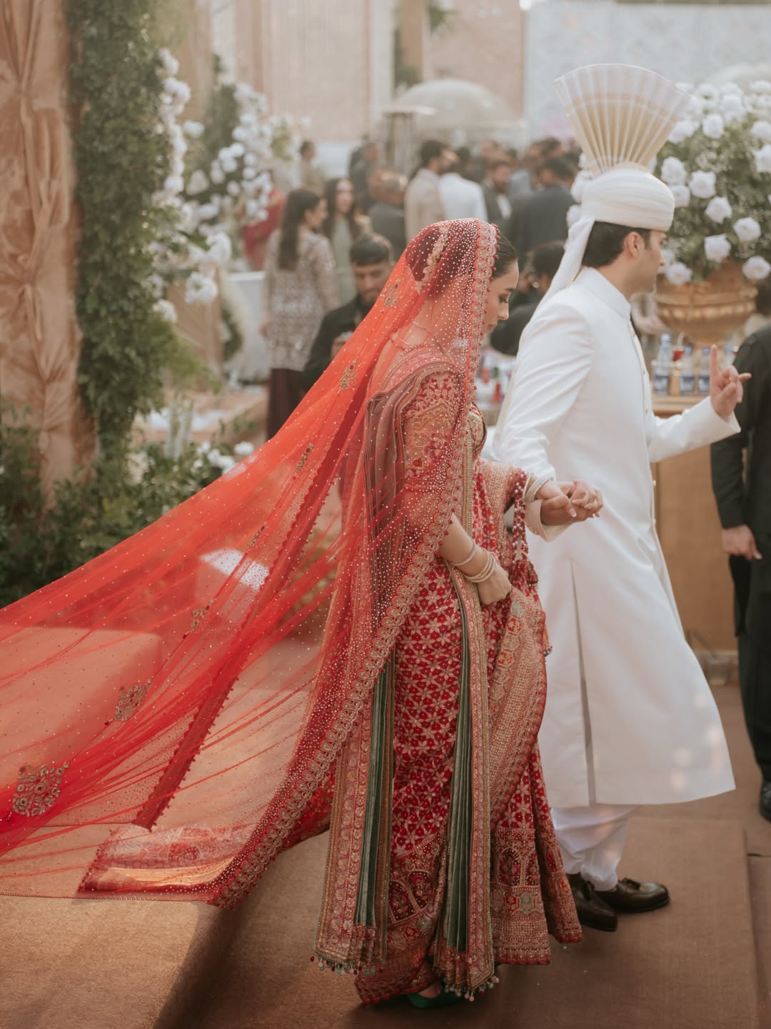 निकाह समारोह में पाकिस्तान के प्रधानमंत्री शहबाज शरीफ और उप-प्रधानमंत्री इशाक डार समेत कई बड़े नेता शामिल हुए। (इमेज क्रेडिट- सोशल मीडिया)