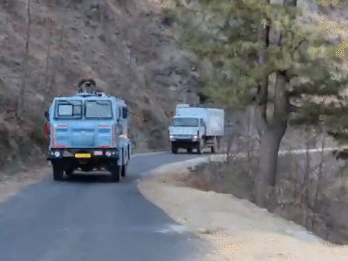 मुठभेड़ के बाद सोनार इलाके में अतिरिक्त सुरक्षा बल भेजा गया।