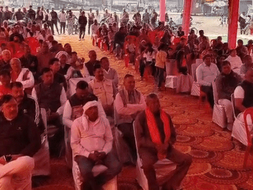 समारोह में जिलेभर से किसान और पशुपालक शामिल होने आए थे।